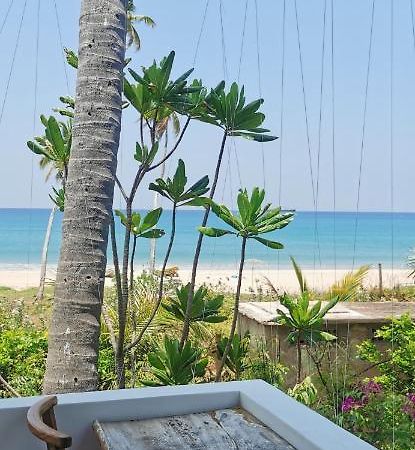 Blackstar Inn Trincomalee Exterior foto